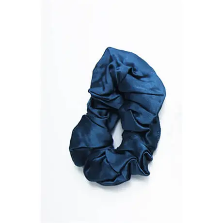 Siden Selma Fyllig scrunchie 100% mullbärssilke - almaofsweden.se