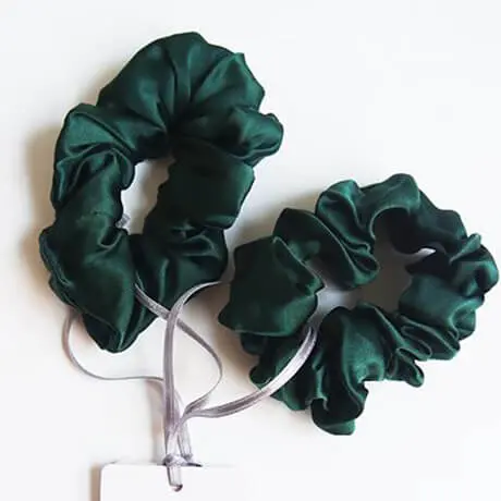 Siden Selma Fyllig scrunchie 100% mullbärssilke - almaofsweden.se