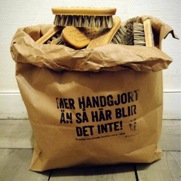 Iris Hantverk Utredningsborste i trä med träpiggar - almaofsweden.se